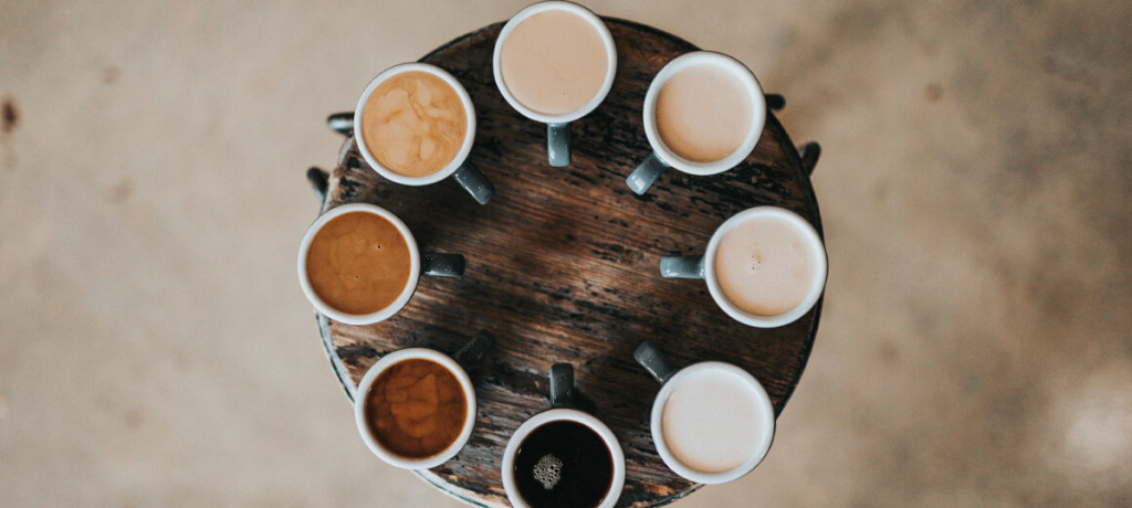 Wie trinkt man Kaffee in verschiedenen Weltregionen?